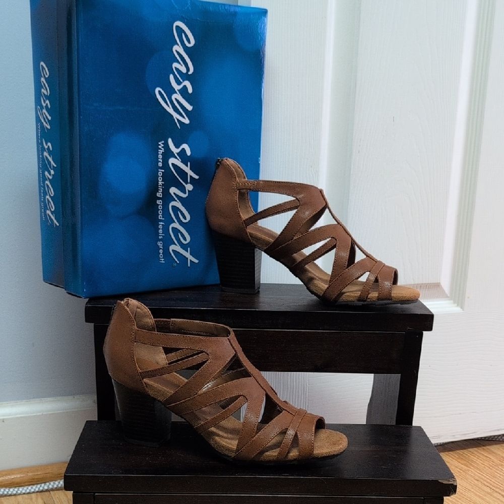 Easy Street Amaze Cognac Strappy Sandals Back Zip Size 9.5M NEW